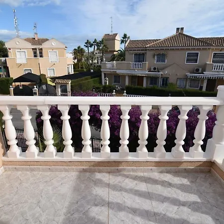 Penthouse Near The Pool Torrevieja